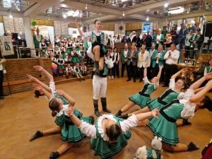 Tanzgruppen bei Karnevalsempfang im Rathaus